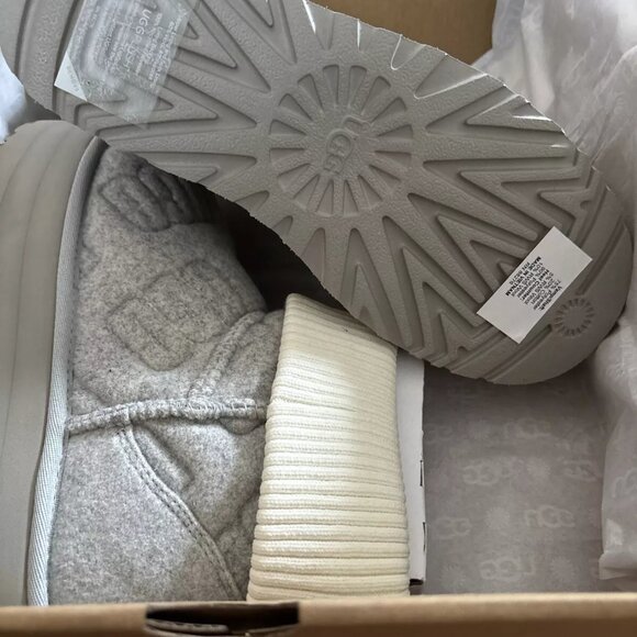 UGG CLASSIC MINI PLATFORM FELTED SHEEPSKIN WOMEN'S BOOTS SIZE US 10 - Picture 3 of 4